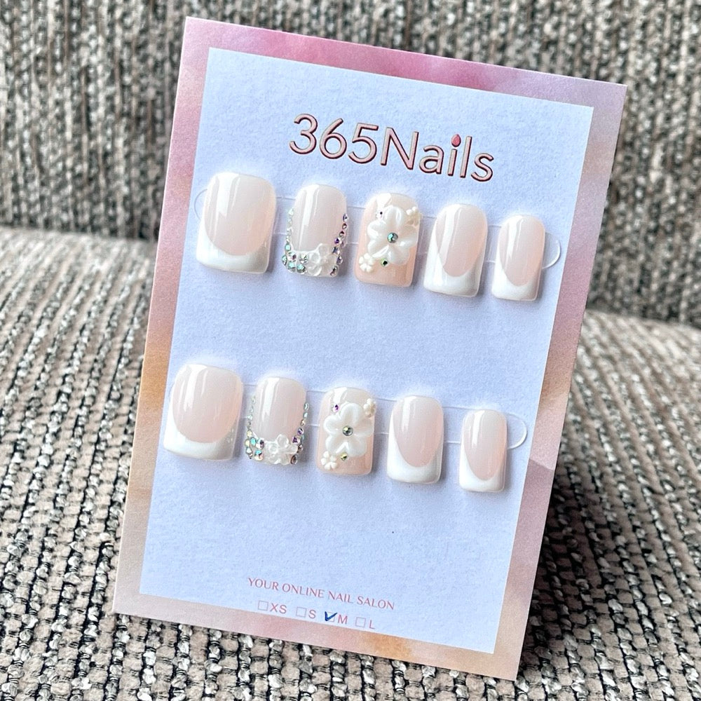 White Floral French press-on nails