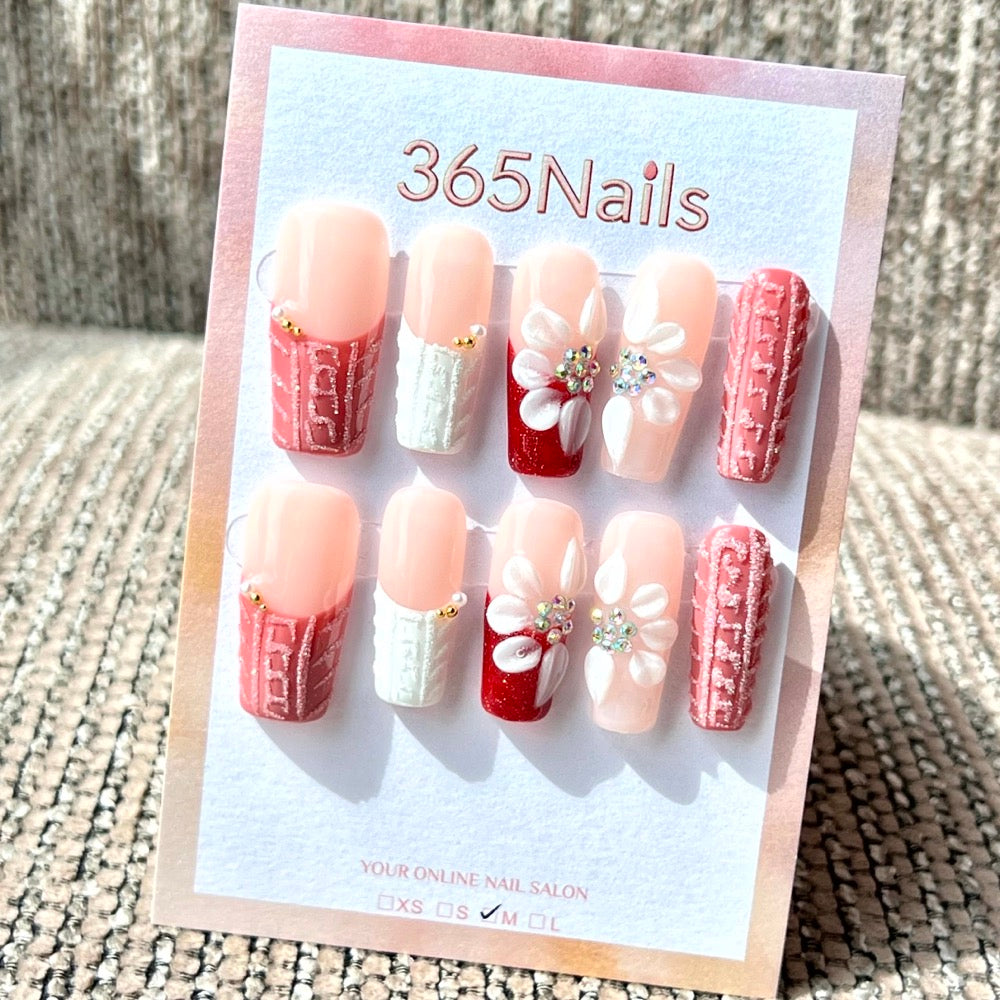 Knitted Winter Bloom press-on nails