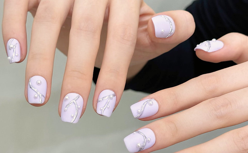 Lilac Mist press-on nails