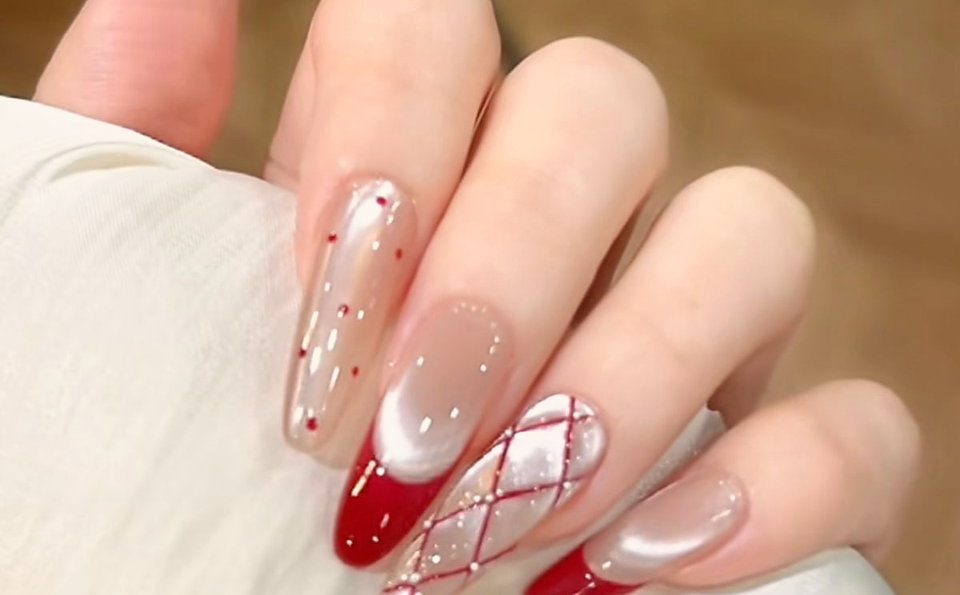 Red Velvet Romance press-on nails